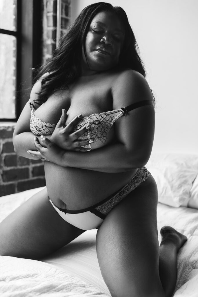 Close-up of soft curves during a boudoir shoot